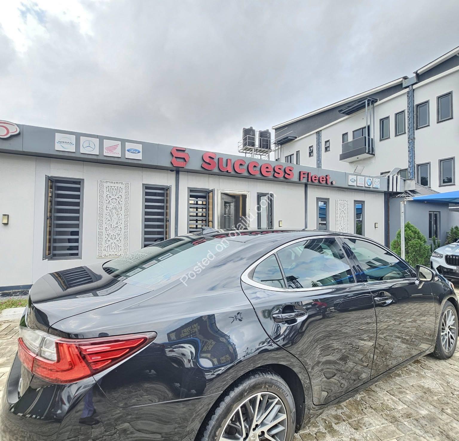 2017 Lexus ES 350: Accident-Free, 2026 Duty – 26M Only