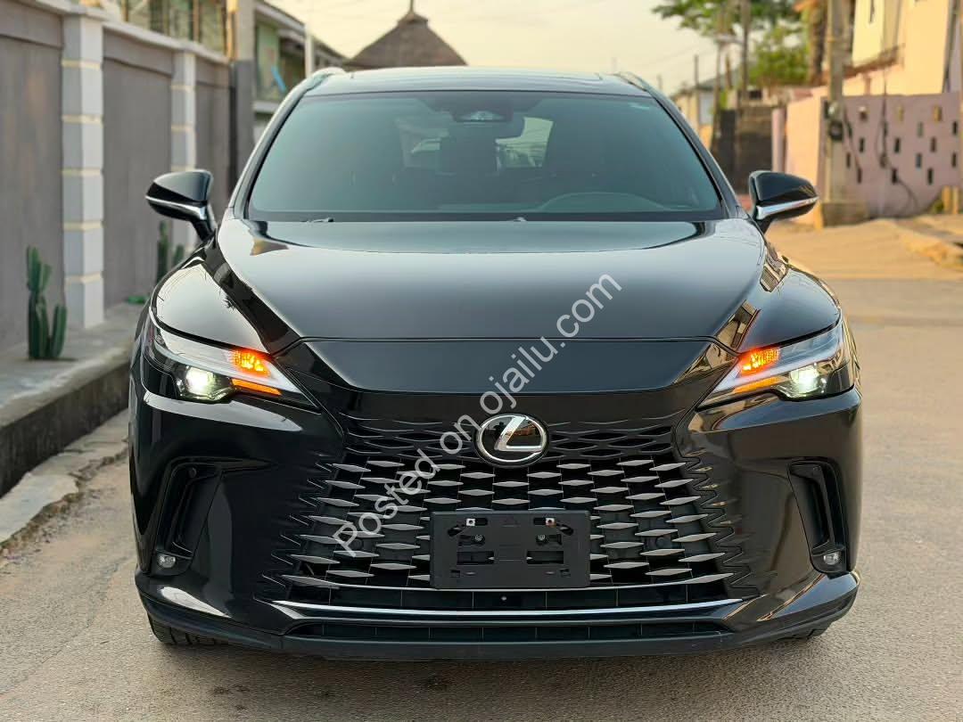 2023 Lexus RX350 – Pristine Luxury Awaits