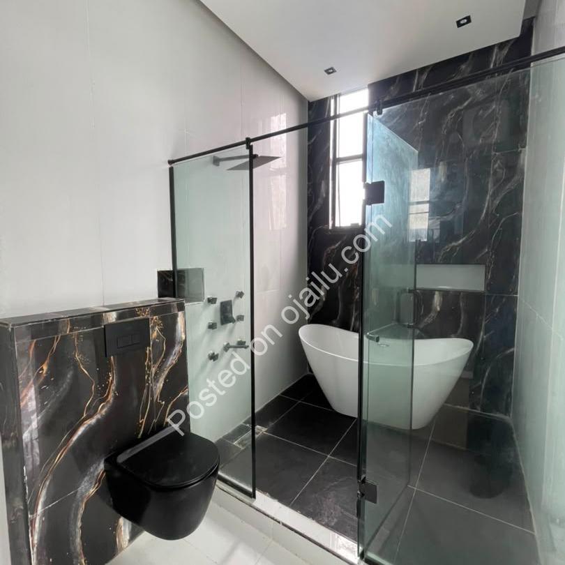 Chevron 4-Bed Semi-Detached with Jacuzzi & Pool