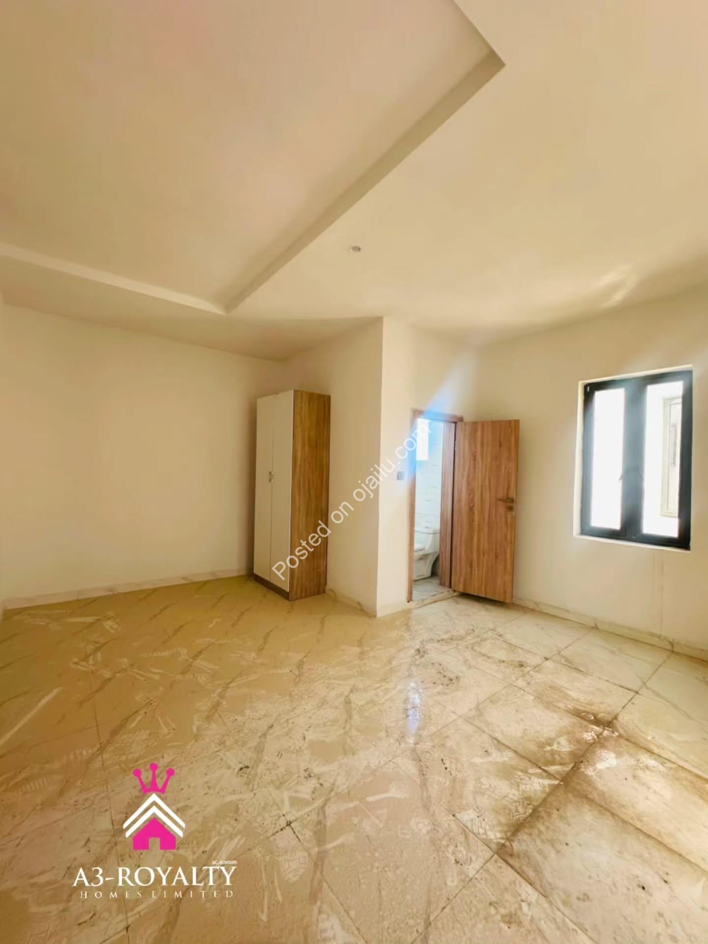 Turnkey Townhouse: 3BR Terrace + Ensuites, Lekki