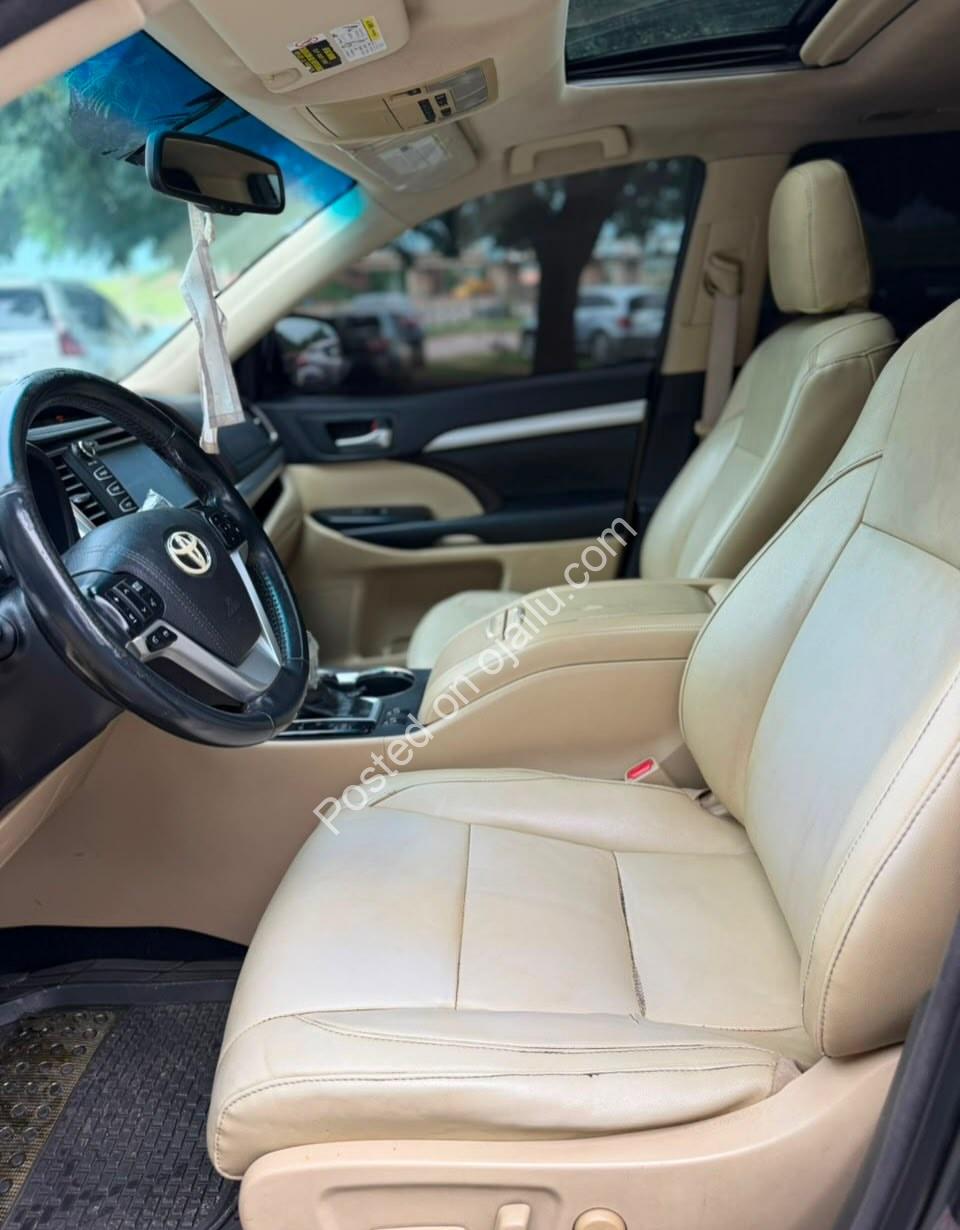 2016 Toyota Highlander XLE AWD: Super Mint, Fully Loaded, Abuja