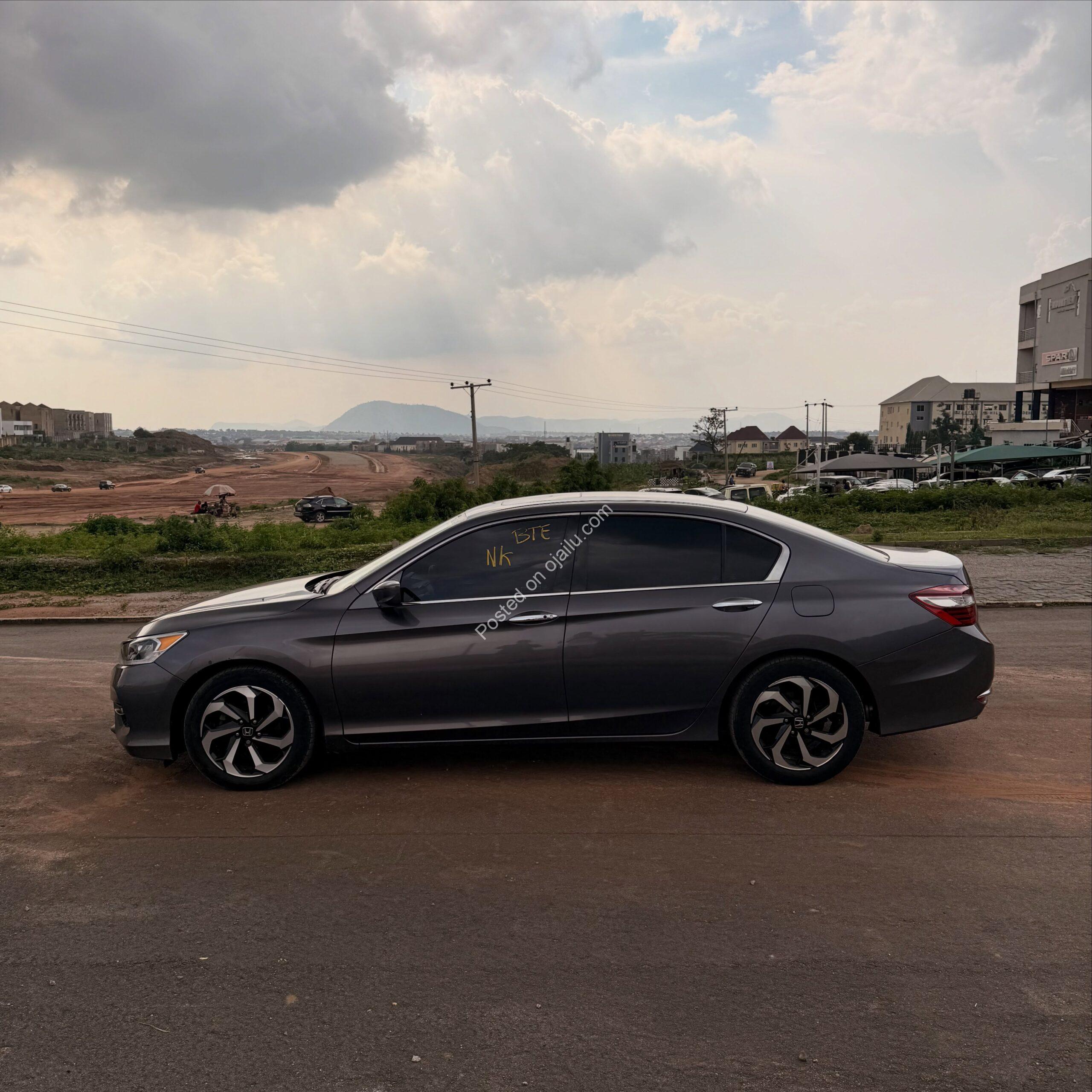 2017 Honda Accord V6 Touring: Luxury & Power – ₦17M