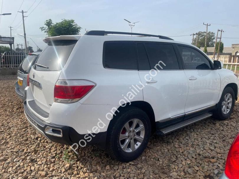 Toyota Highlander 2013: Accident-Free & Priced to Sell!