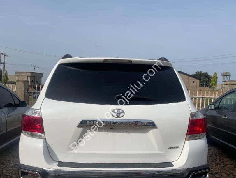 Toyota Highlander 2013: Accident-Free & Priced to Sell!