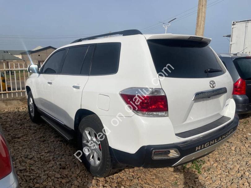 Toyota Highlander 2013: Accident-Free & Priced to Sell!