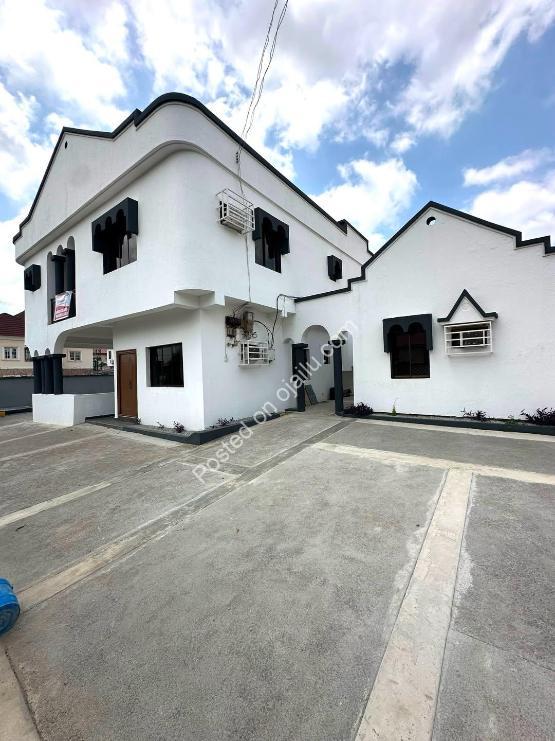 6-Bed Wuse Duplex: Serene & Secure, BQ Included