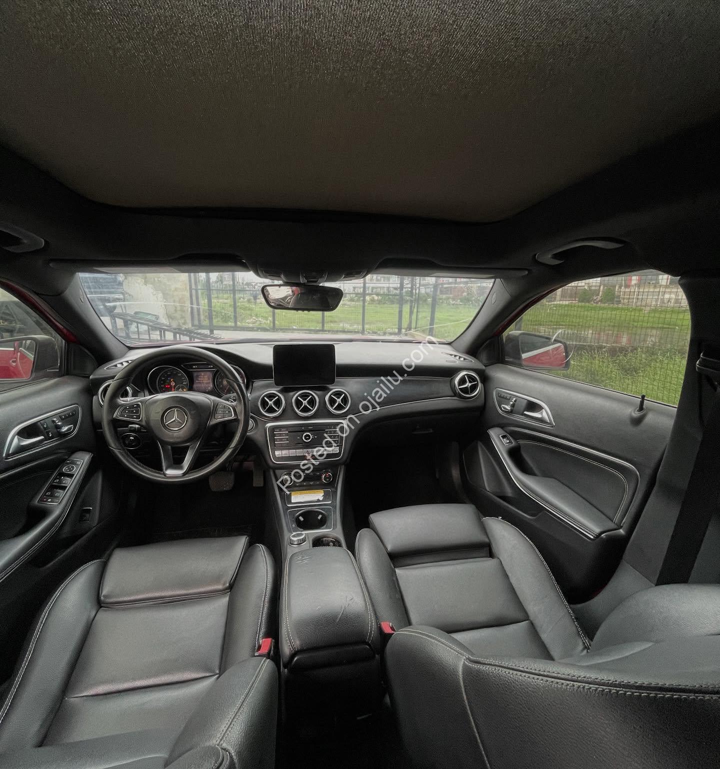 2018 Mercedes GLA250 4Matic: Panoramic Roof & Low Mileage, 12.5M