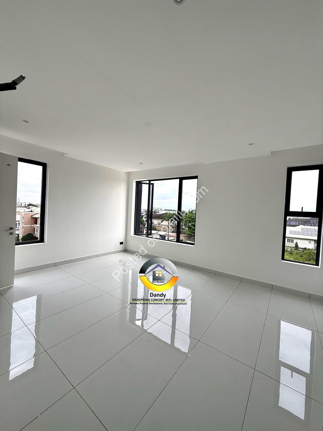 Brand New 2BR in Lekki Phase 1 – Elevator, Pool & Gym Included