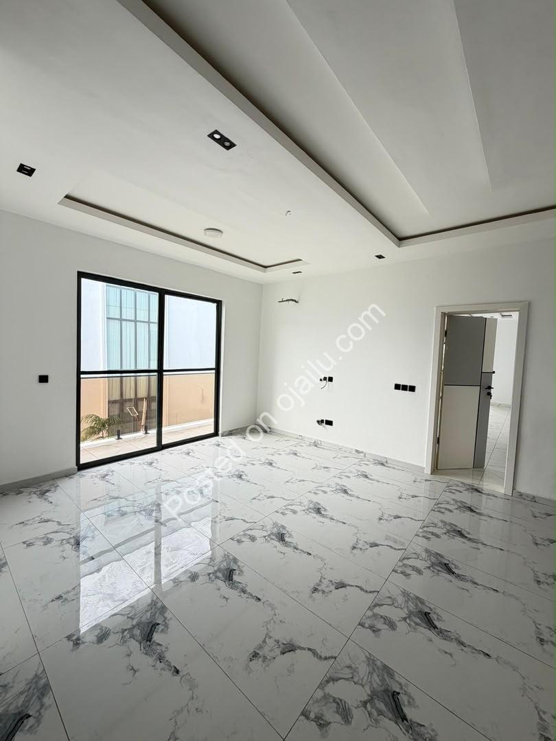 5-Bed Showstopper in Ajah: CofO Ready