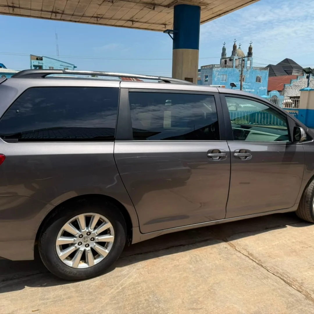 2015 Toyota Sienna Limited AWD – Luxury Family Beast!