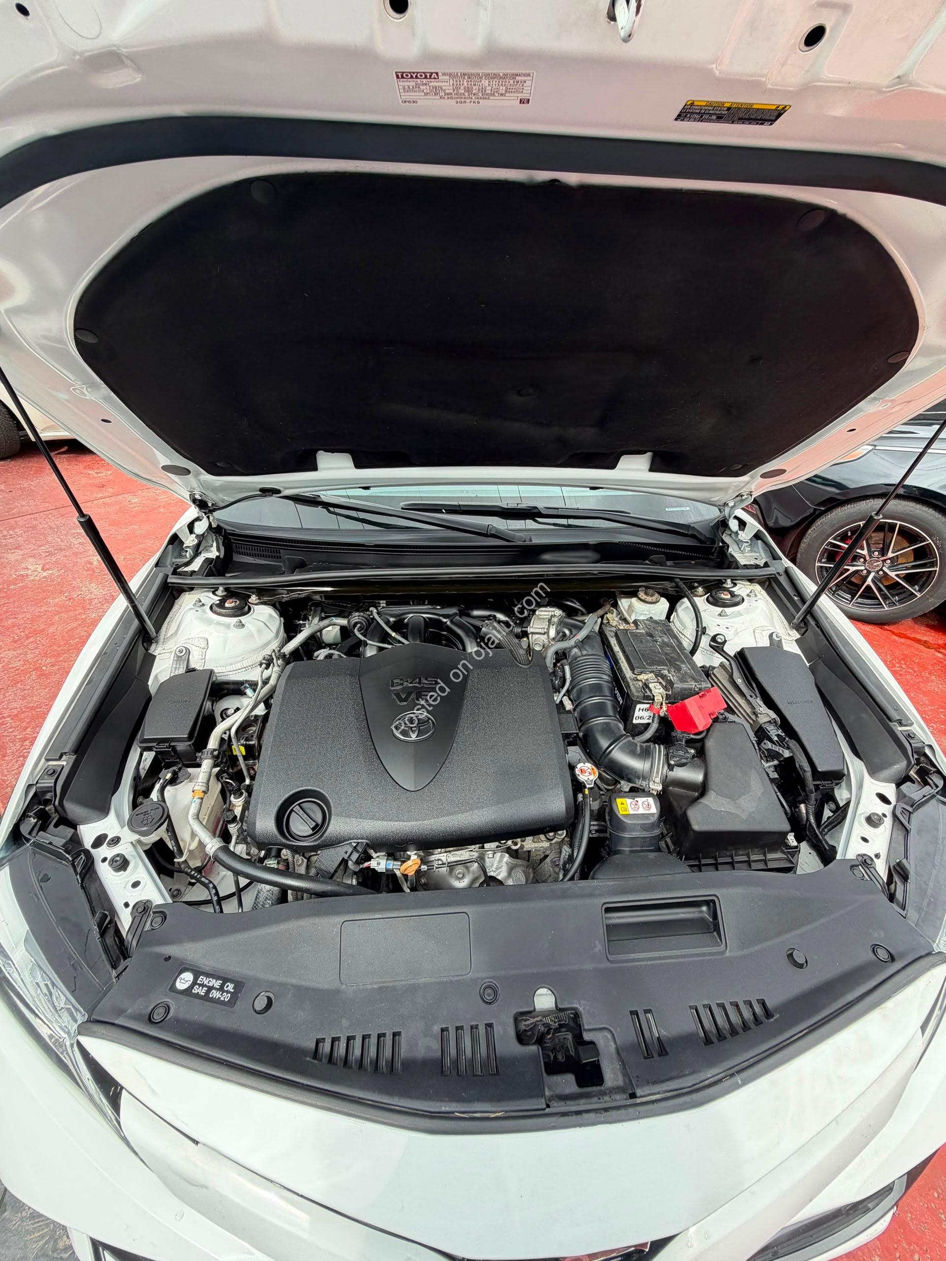 2019 Camry XLE: V6 Luxury & Tech for Less