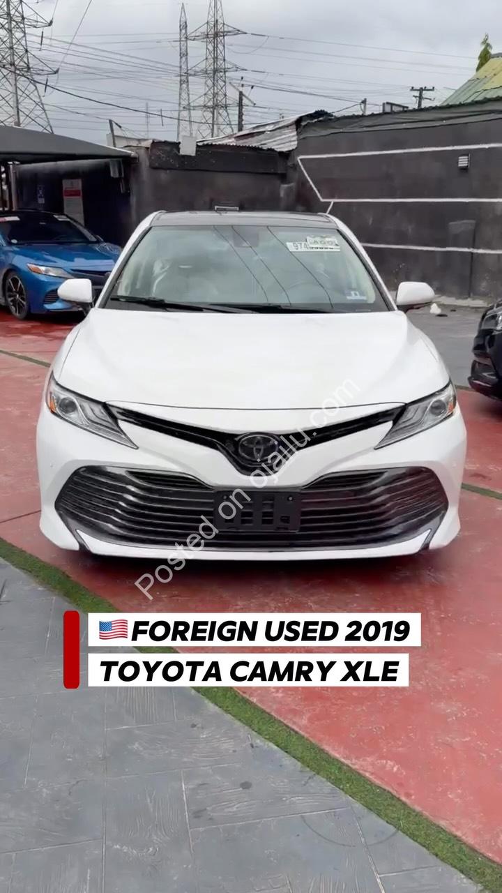2019 Camry XLE: Executive Luxury, V6 Power, Panoramic View
