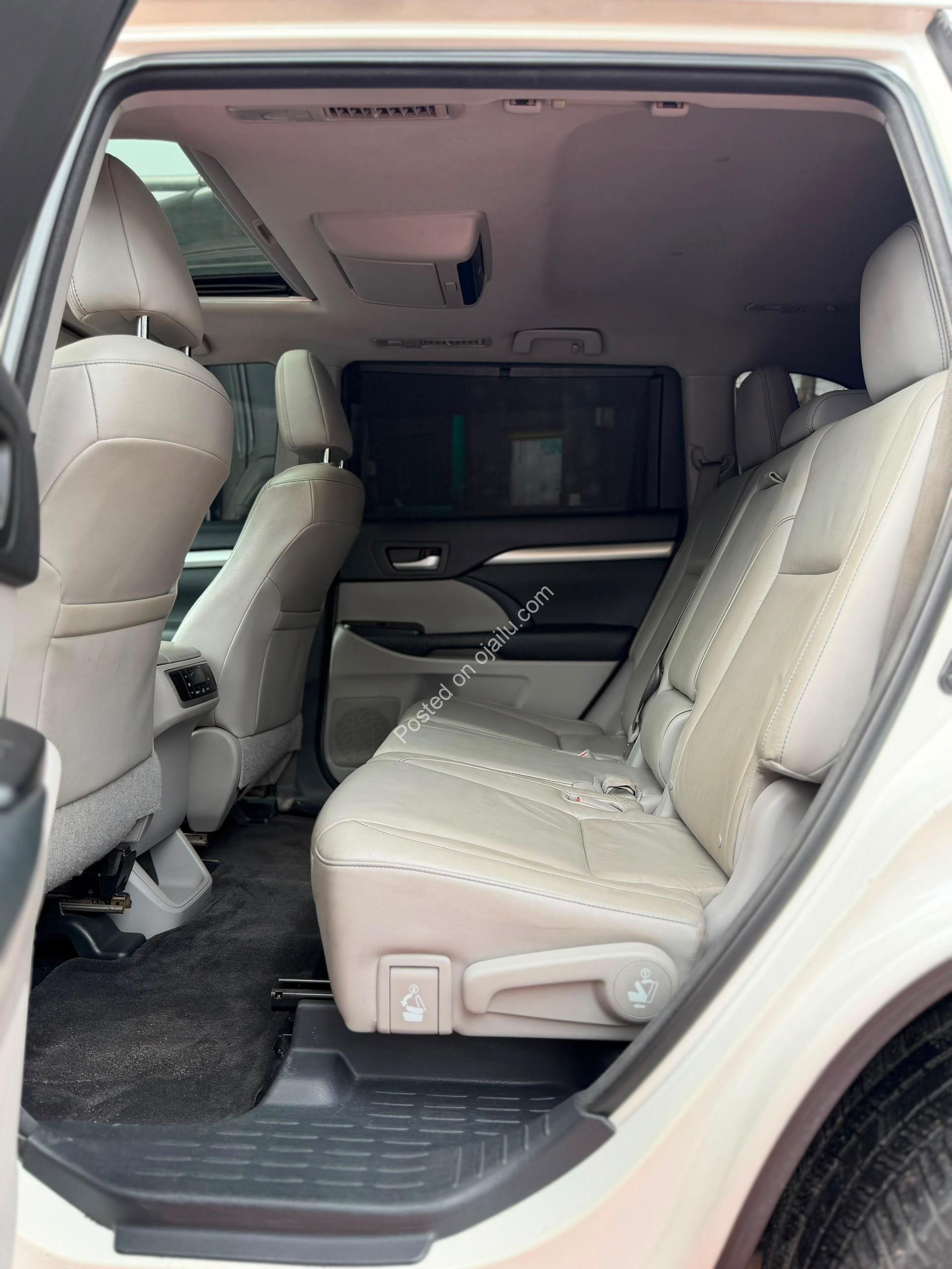 2015 Highlander: 8-Seater Family Beast with Sunroof & Power