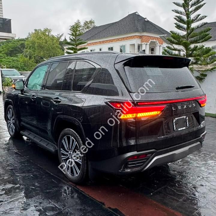 2025 Lexus LX600 – Black Luxury, Twin-Turbo Power