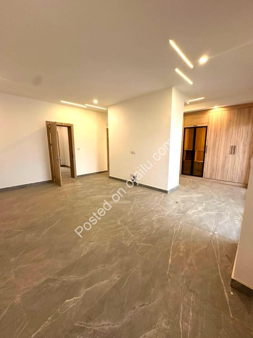 Elegant 4-Bed Duplex with Pool in Lifecamp