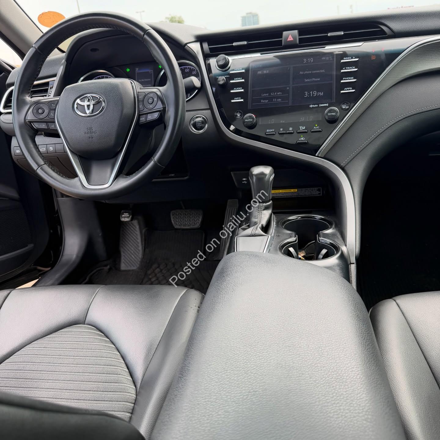 2018 Camry SE: Duty Paid, Sunroof, Pristine