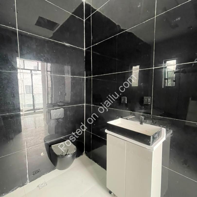 Ajah Dream Home: 5-Bed Duplex with Pool & CofO