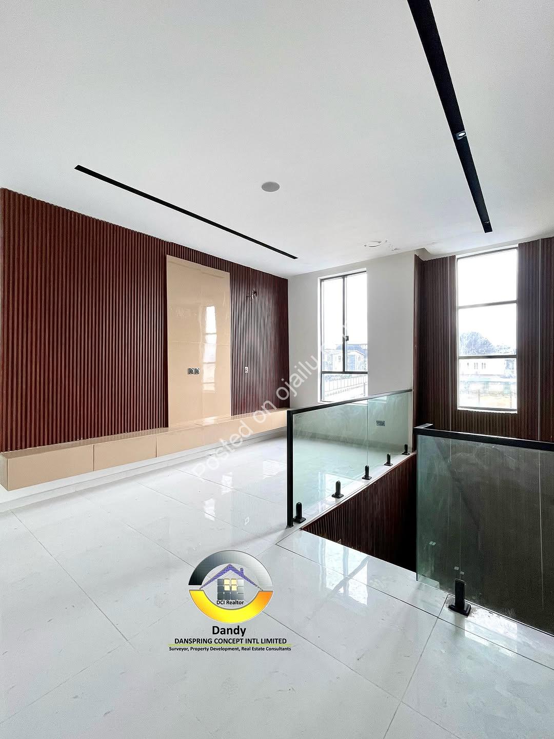 Dive into Serenity: 4-Bed Duplex with Pool
