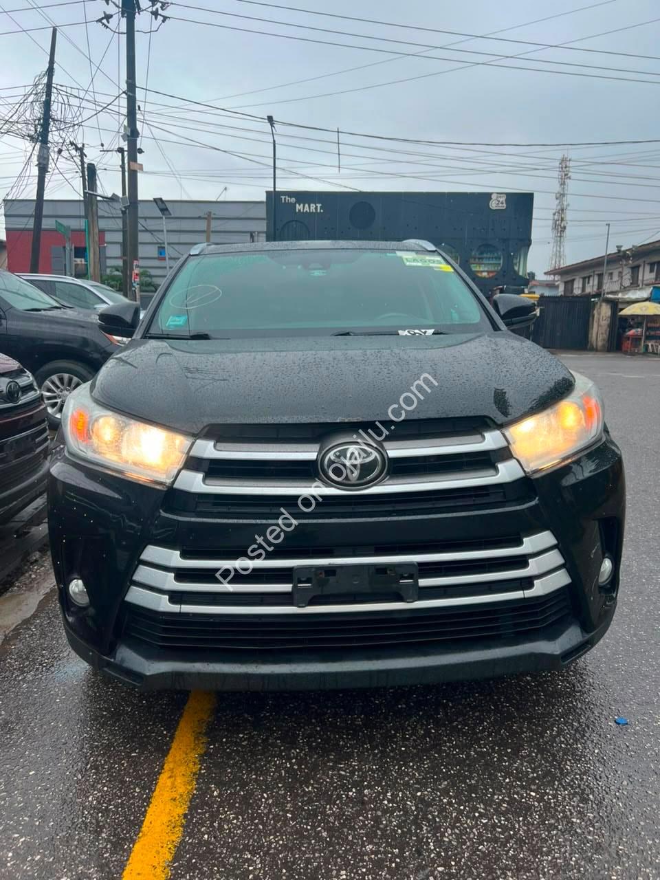 2017 Highlander XLE: Premium Safety & Style, Accident-Free!