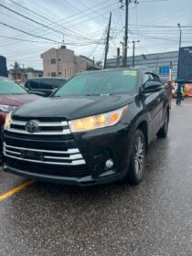 2017 Highlander XLE: Premium Safety & Style
