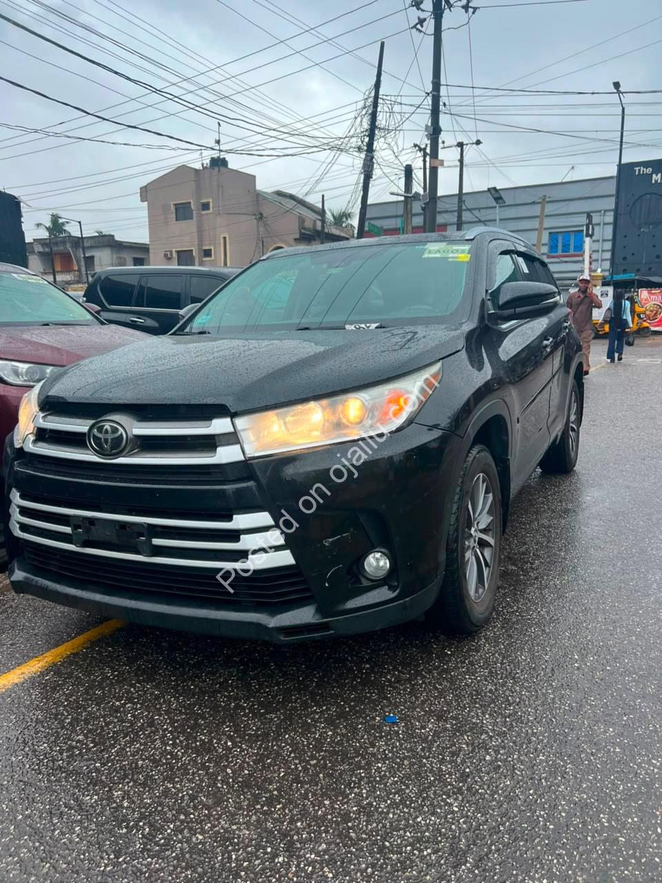 2017 Highlander XLE: Premium Safety & Style, Accident-Free!