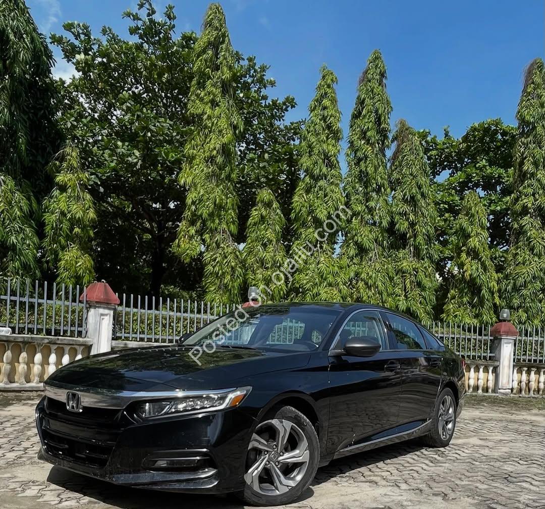 2018 Honda Accord: Sunroof, Keyless Go, 25.3M Only!