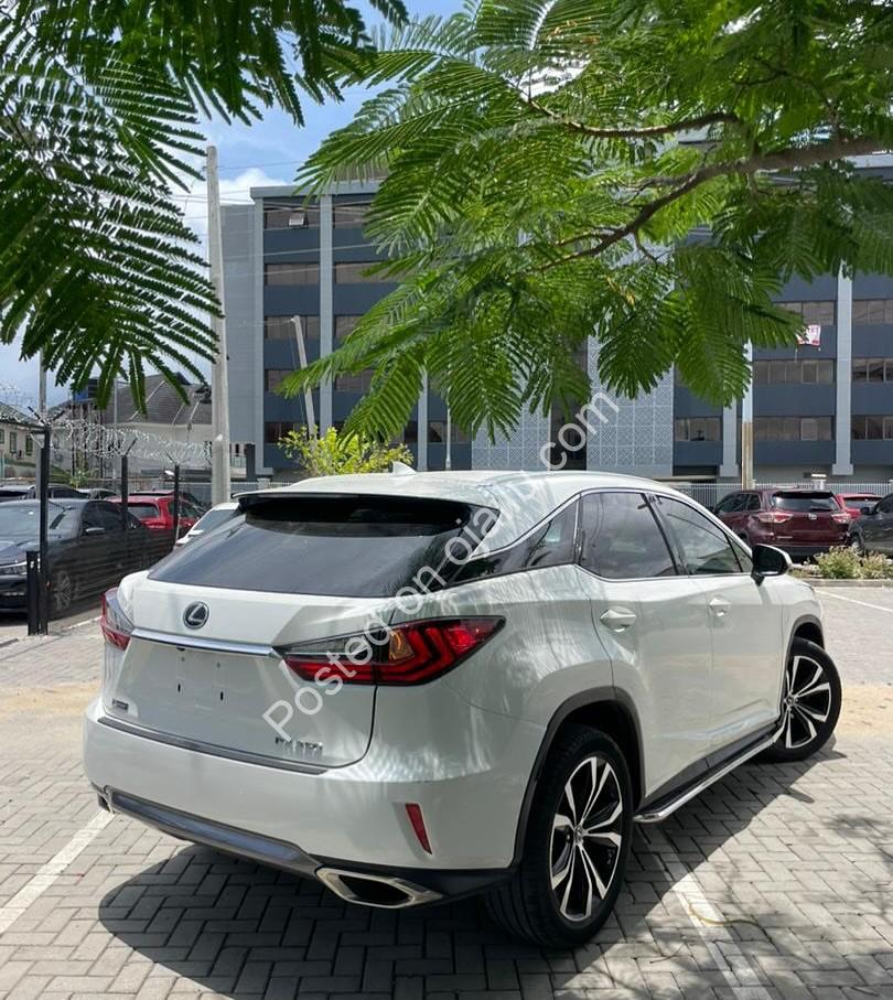2017 Lexus RX350 – Luxury, Sunroof & Byte!