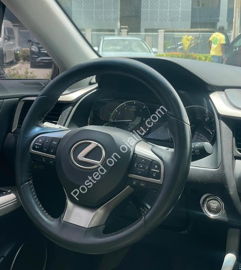 2017 Lexus RX350 – Luxury, Sunroof & Byte!