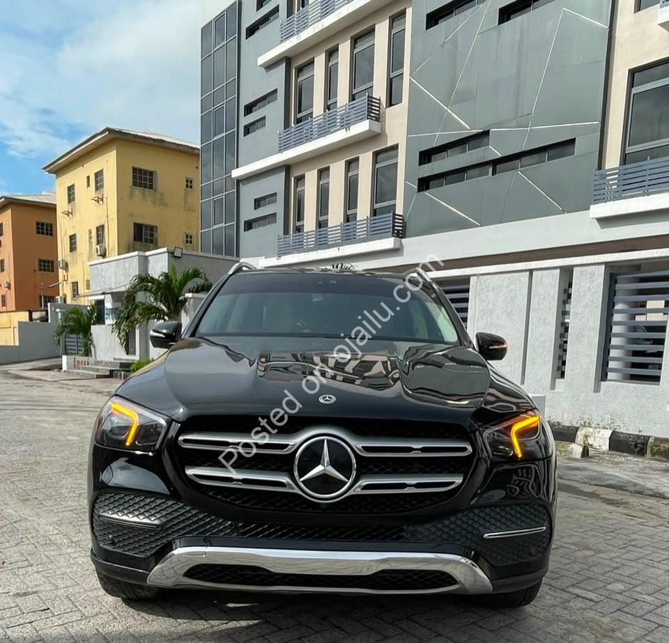 2021 Mercedes GLE350: Luxury, Panoramic Sunroof & 360° Camera – Drive Home Today!