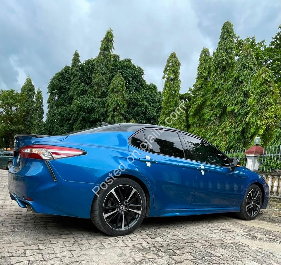 2019 Toyota Camry XSE: Panoramic Roof, Luxury Deals Await!