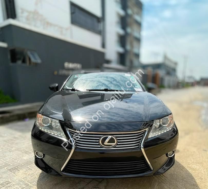 2013 Lexus ES350 | Luxury Sunroof & Push Start | 19.3M