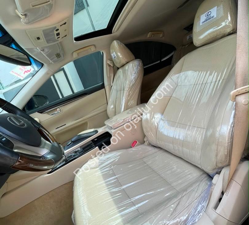 2013 Lexus ES350 | Luxury Sunroof & Push Start | 19.3M