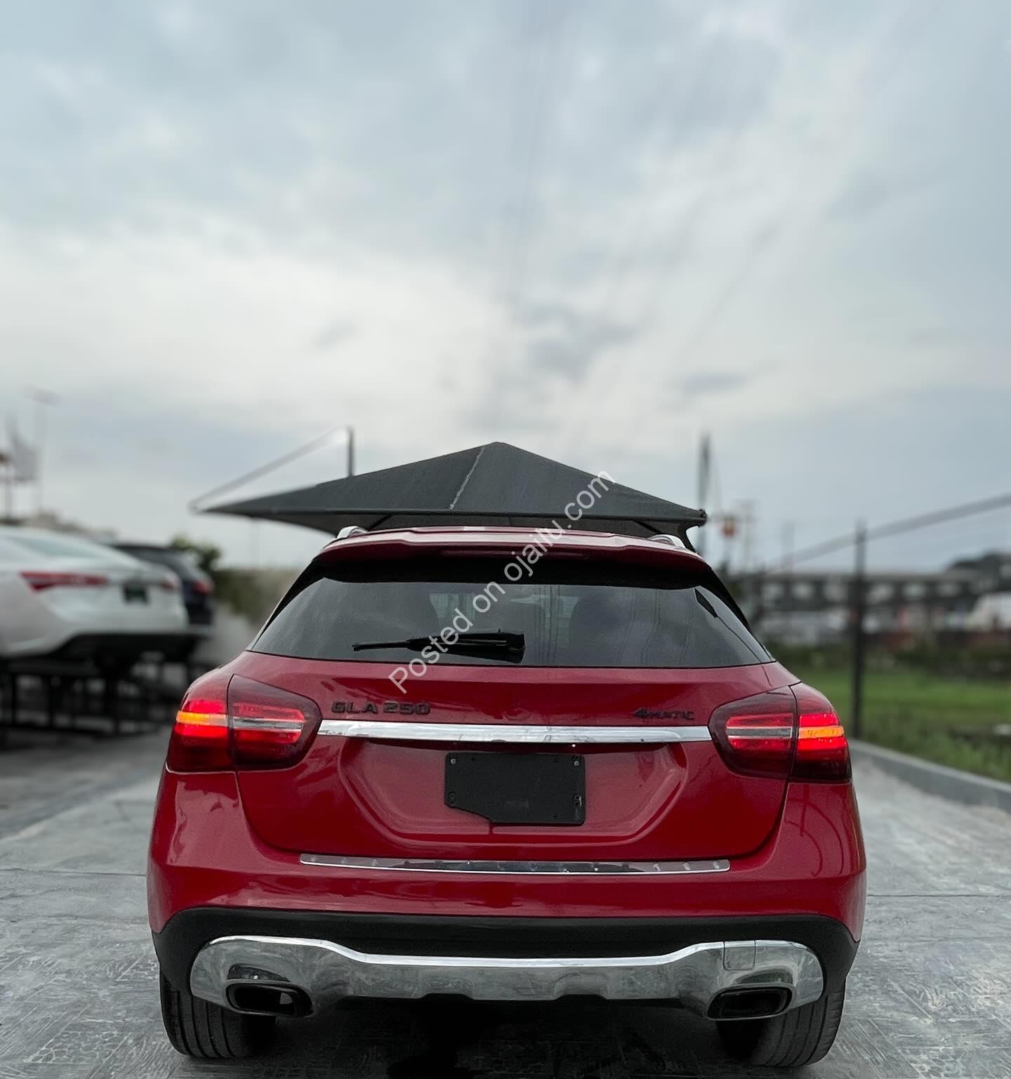 2018 Mercedes GLA250 4Matic: Panoramic Roof & Low Mileage, 12.5M