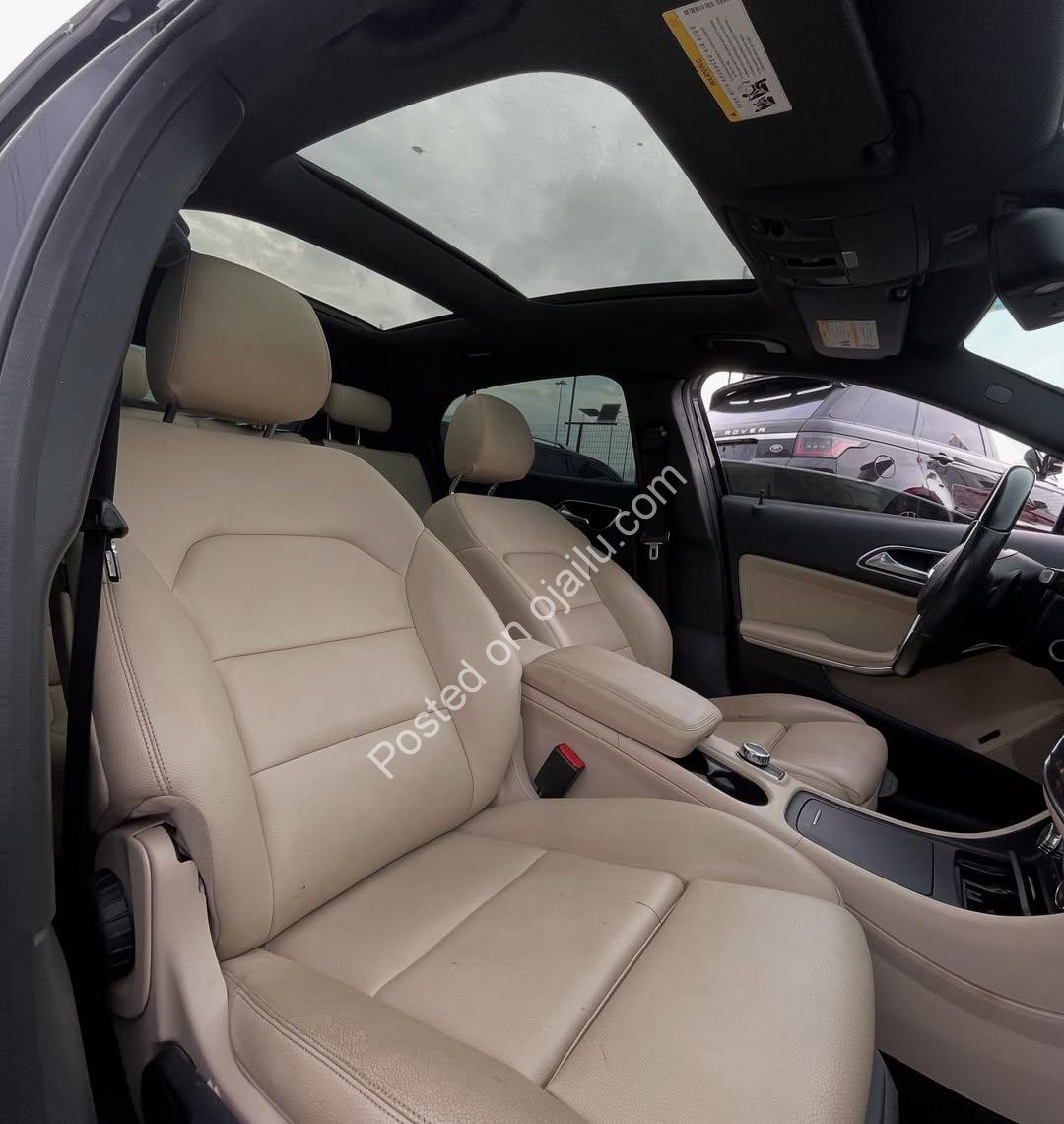 Panoramic Roof | 2016 Mercedes-Benz GLA250 4MATIC – 19.4M