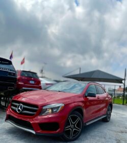 2015 Mercedes GLA250 4matic – Luxury