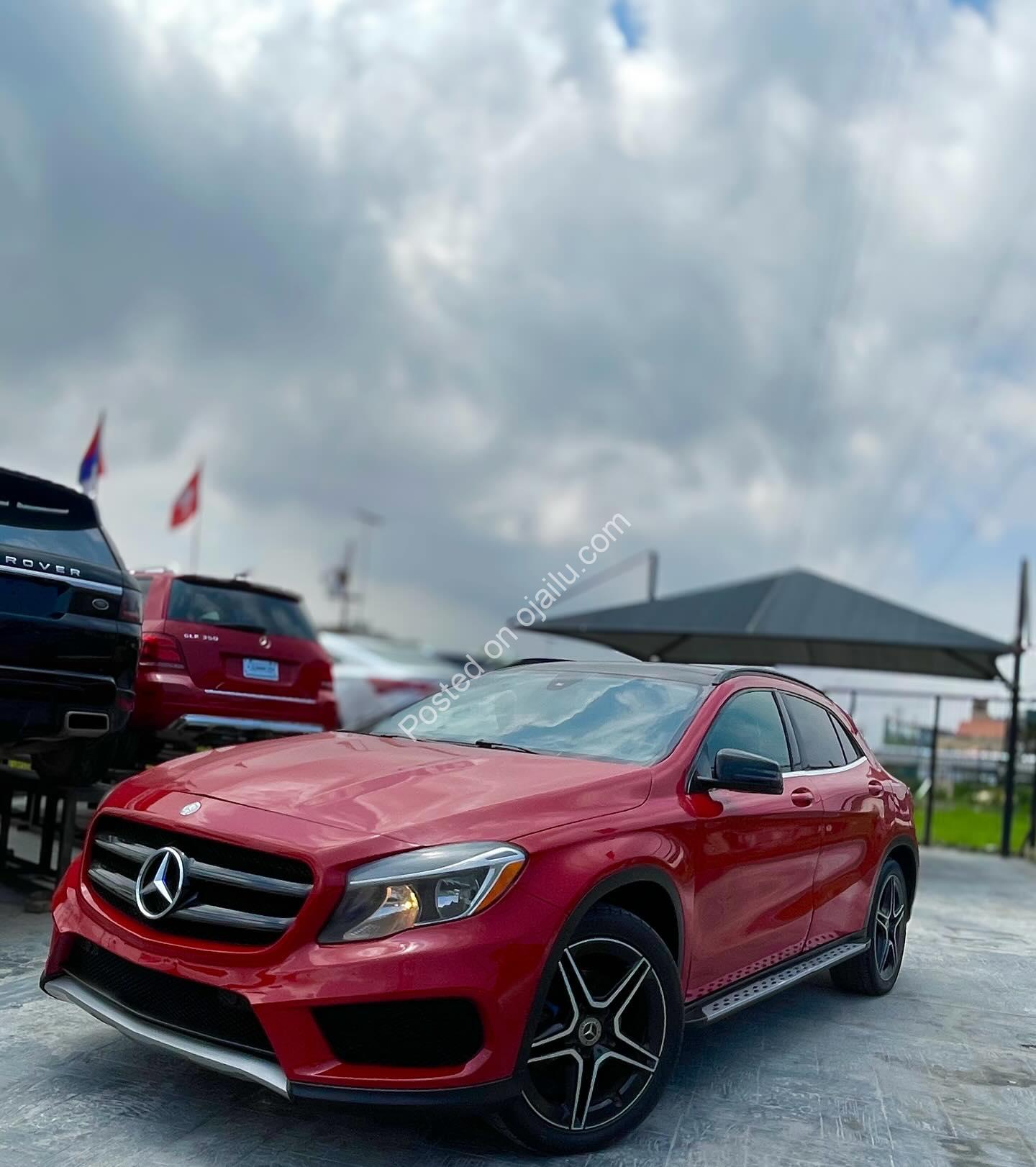 2015 Mercedes GLA250 4matic – Luxury, Panoramic Roof & Reverse Camera