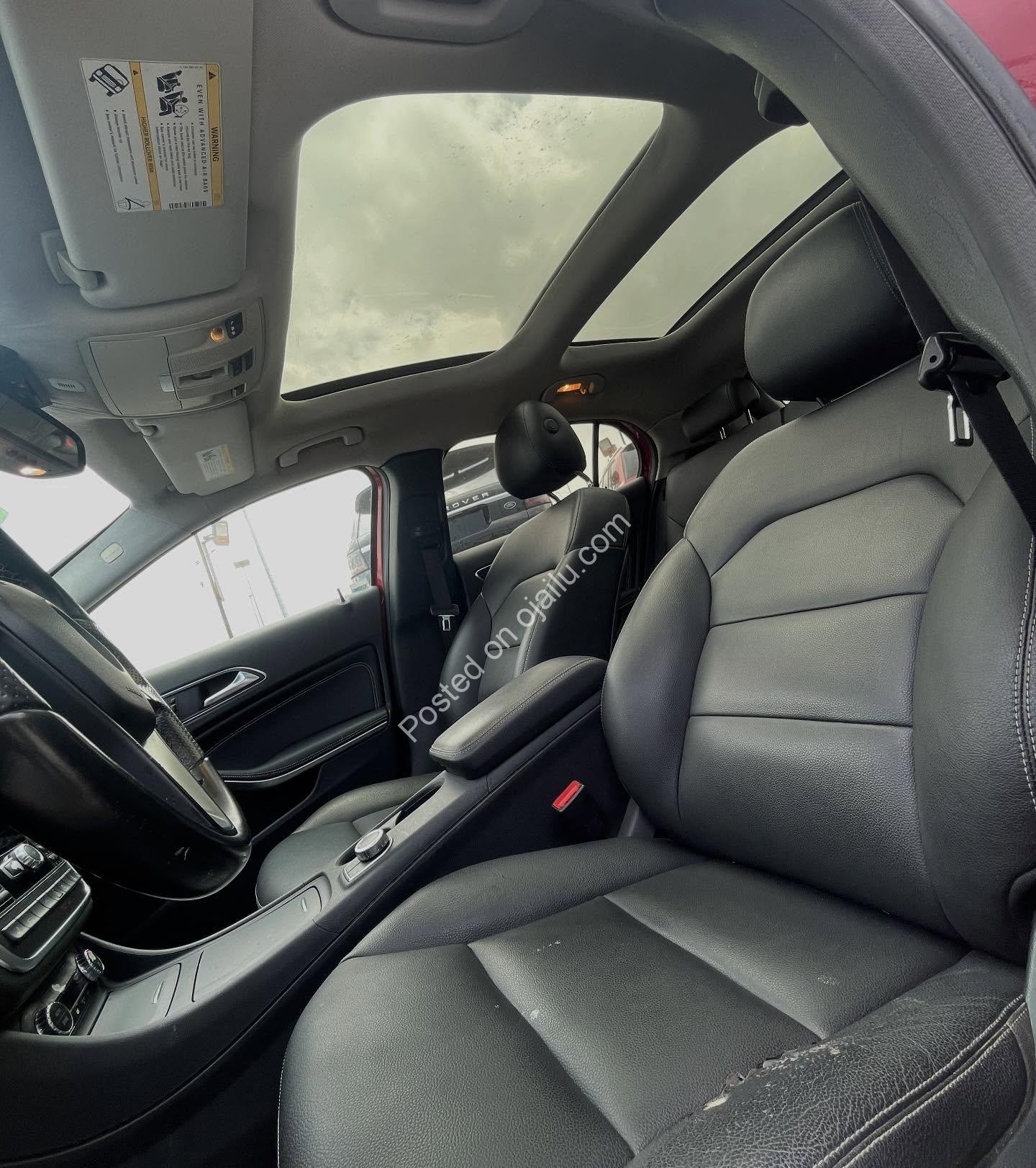 2015 Mercedes GLA250 4matic – Luxury, Panoramic Roof & Reverse Camera