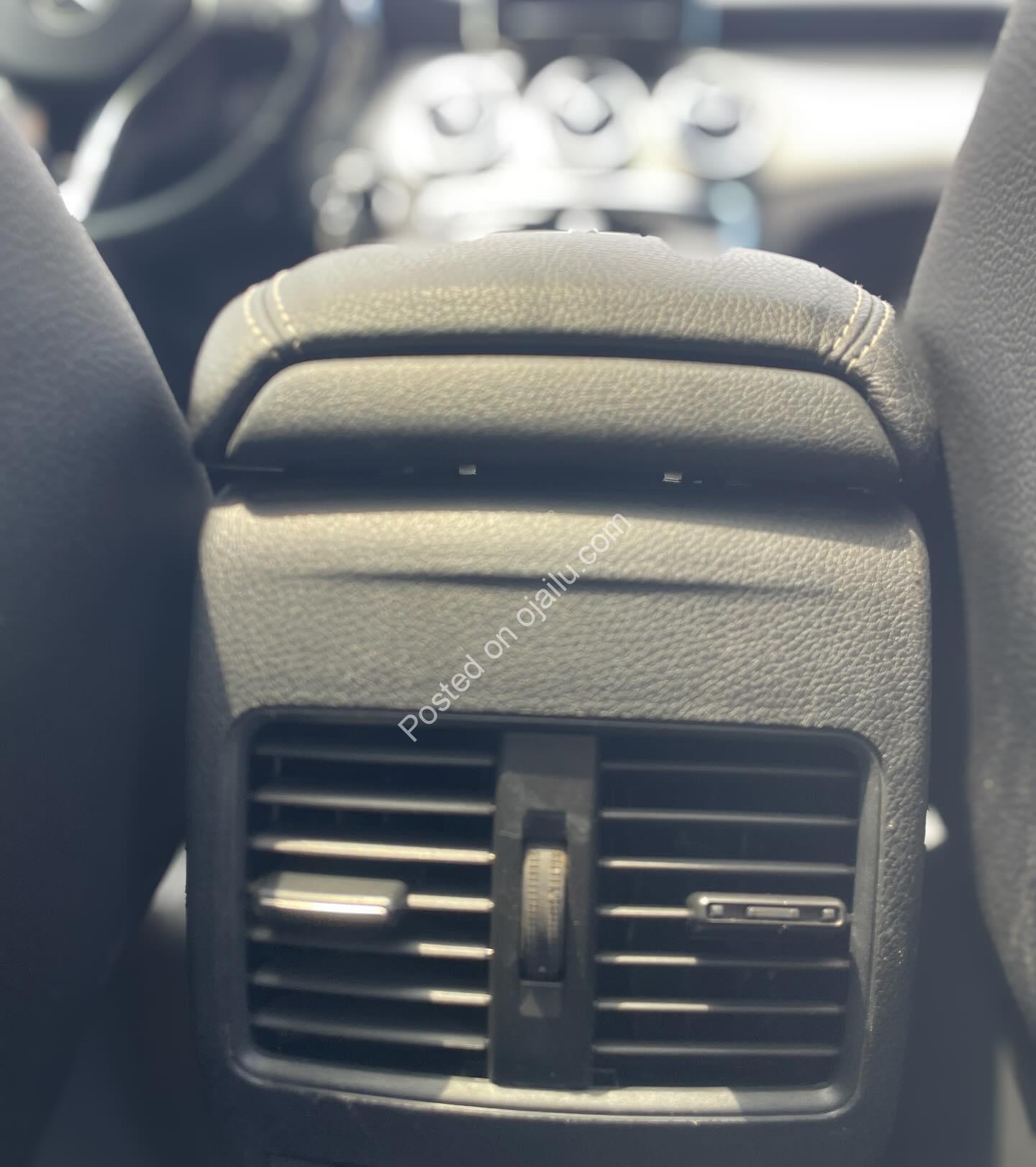 2015 Mercedes GLA250 4matic – Luxury, Panoramic Roof & Reverse Camera