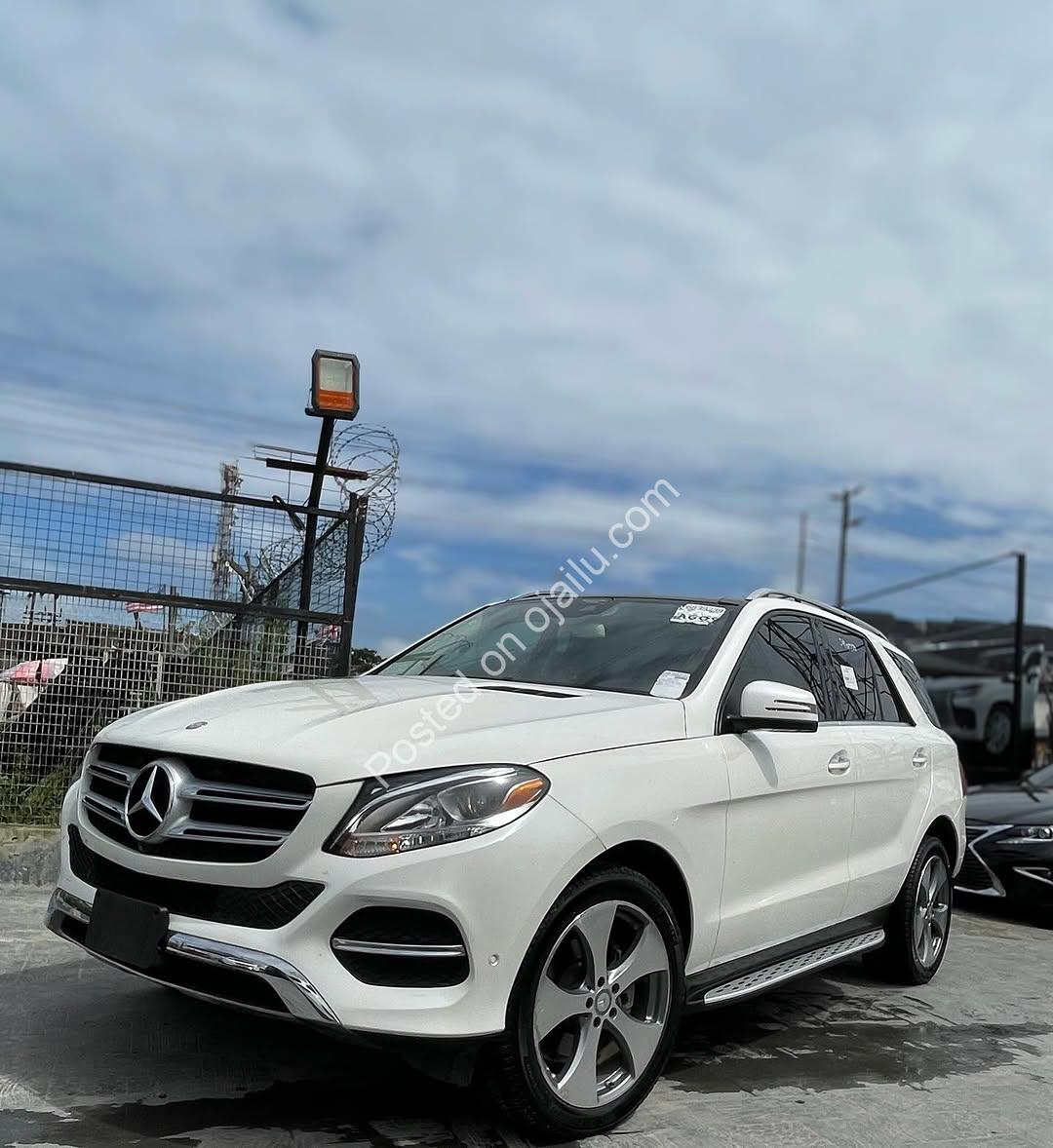 2016 Mercedes GLE350: Luxury SUV, Panoramic Moonroof, 360° Camera