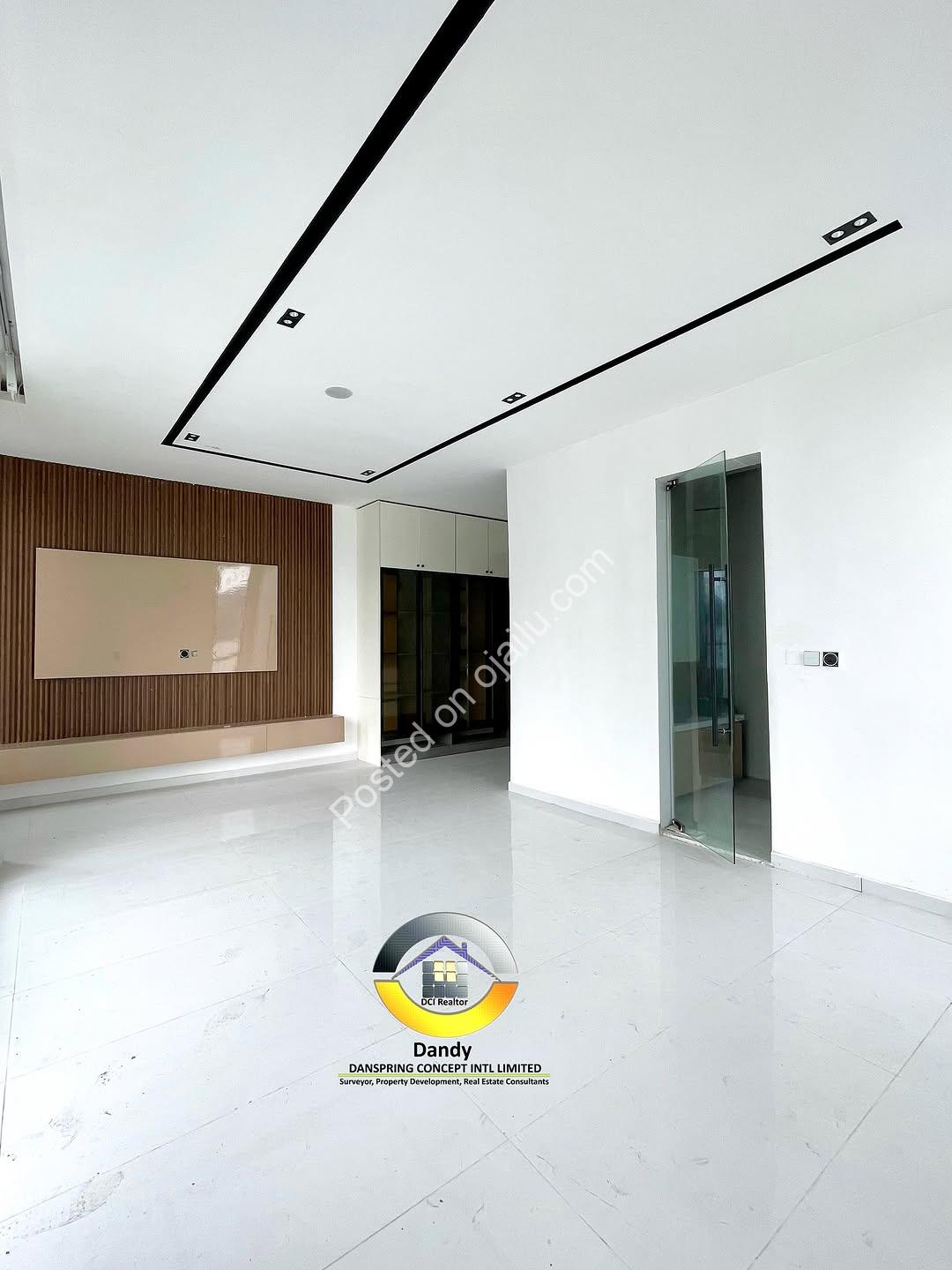 Dive into Serenity: 4-Bed Duplex with Pool