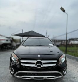 Panoramic Roof | 2016 Mercedes-Benz GLA250 4MATIC – 19.4M