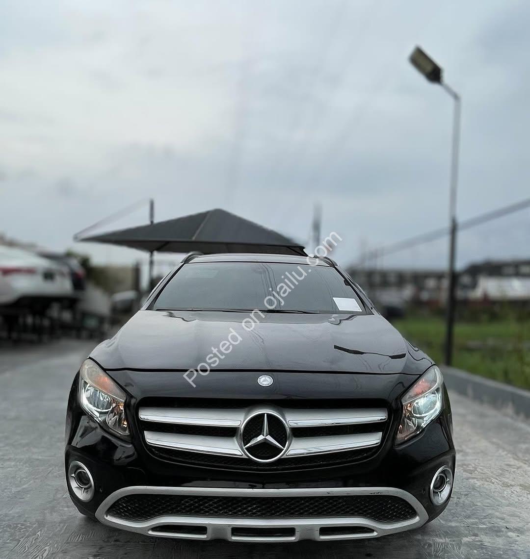 Panoramic Roof | 2016 Mercedes-Benz GLA250 4MATIC – 19.4M