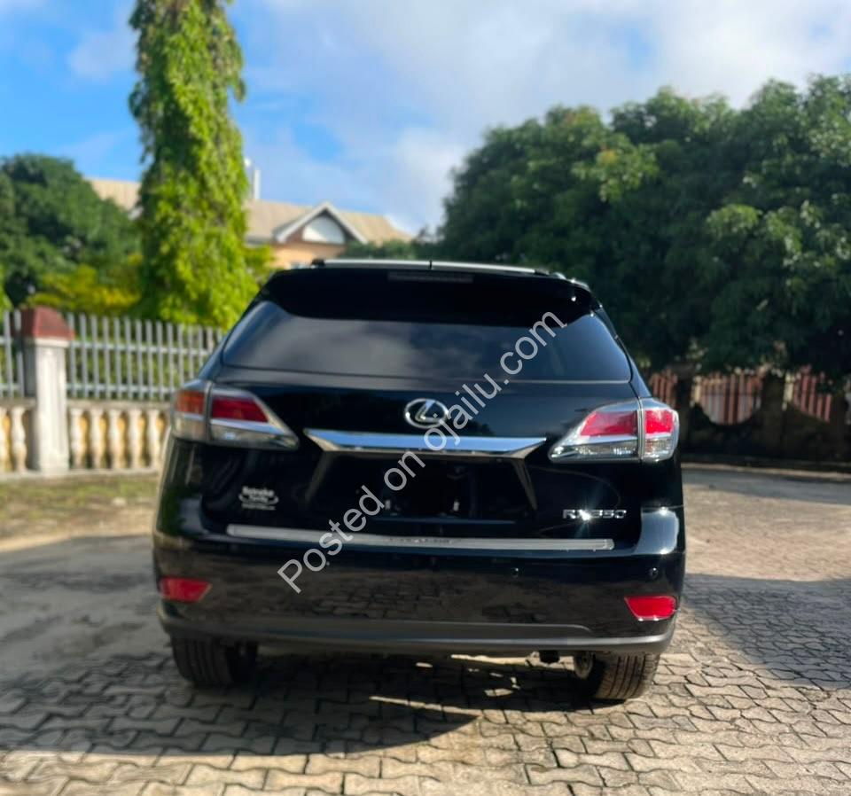Command Attention: 2013 Lexus RX350 – Luxury & Sunroof for 23.5M!