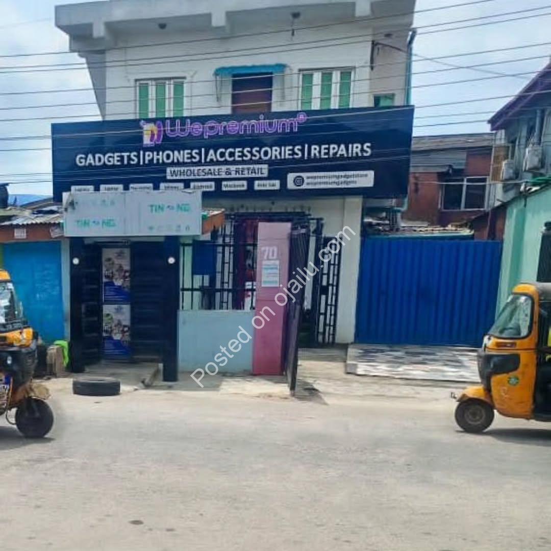 Shop with Tarred Road Access in Aladelola, Ketu