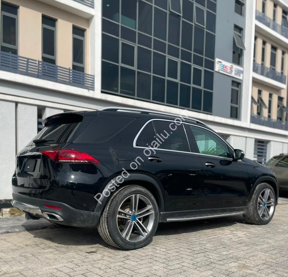 2021 Mercedes GLE350: Luxury, Panoramic Sunroof & 360° Camera – Drive Home Today!