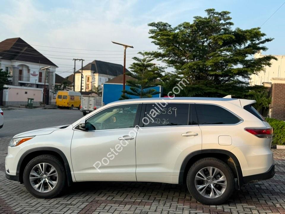 2016 XLE Toyota Highlander | White on Black | 24.5M Naira