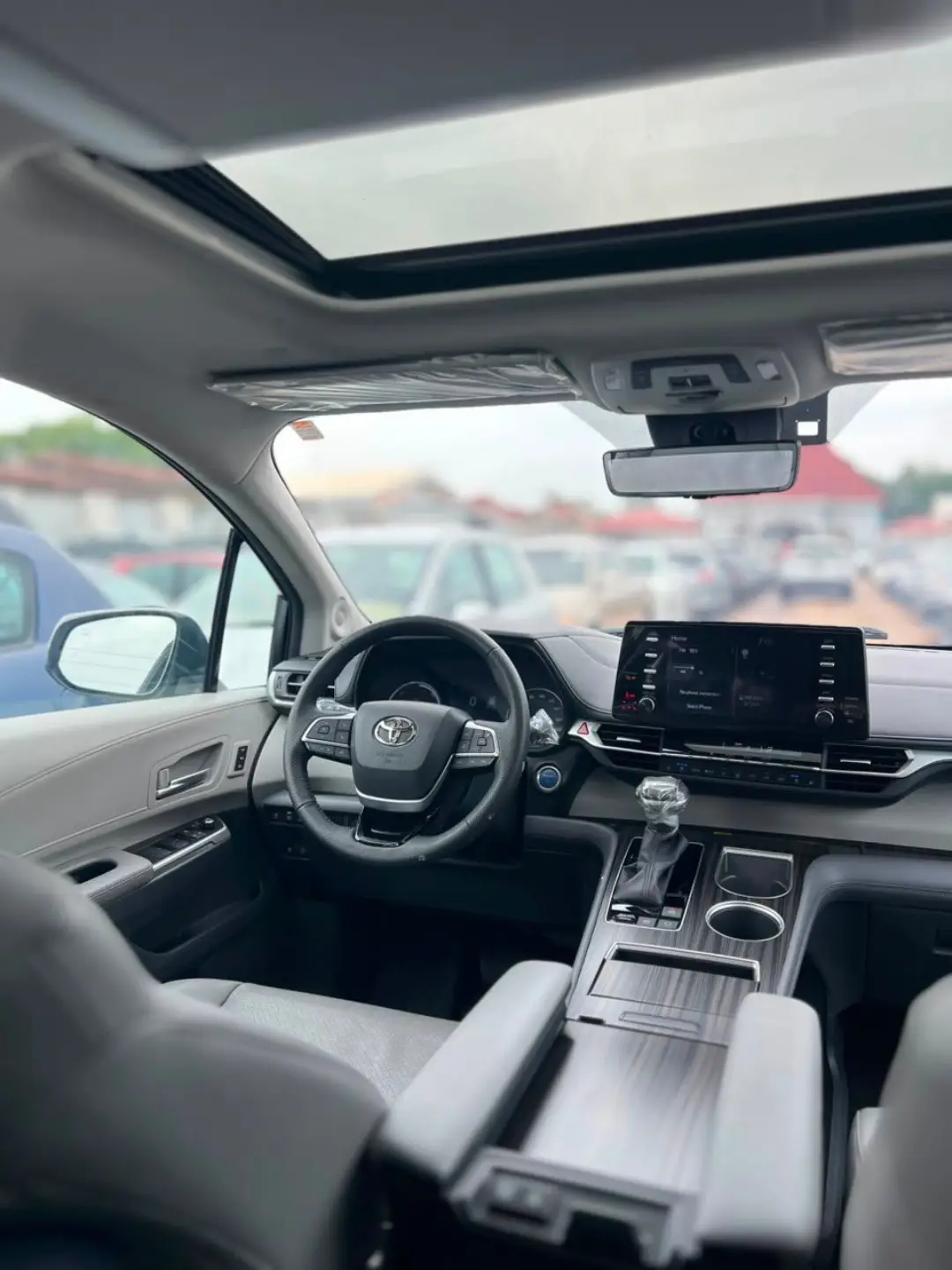 Your Premium Family Powerhouse is Here—Drive the 2024 Toyota Sienna Fully Loaded!