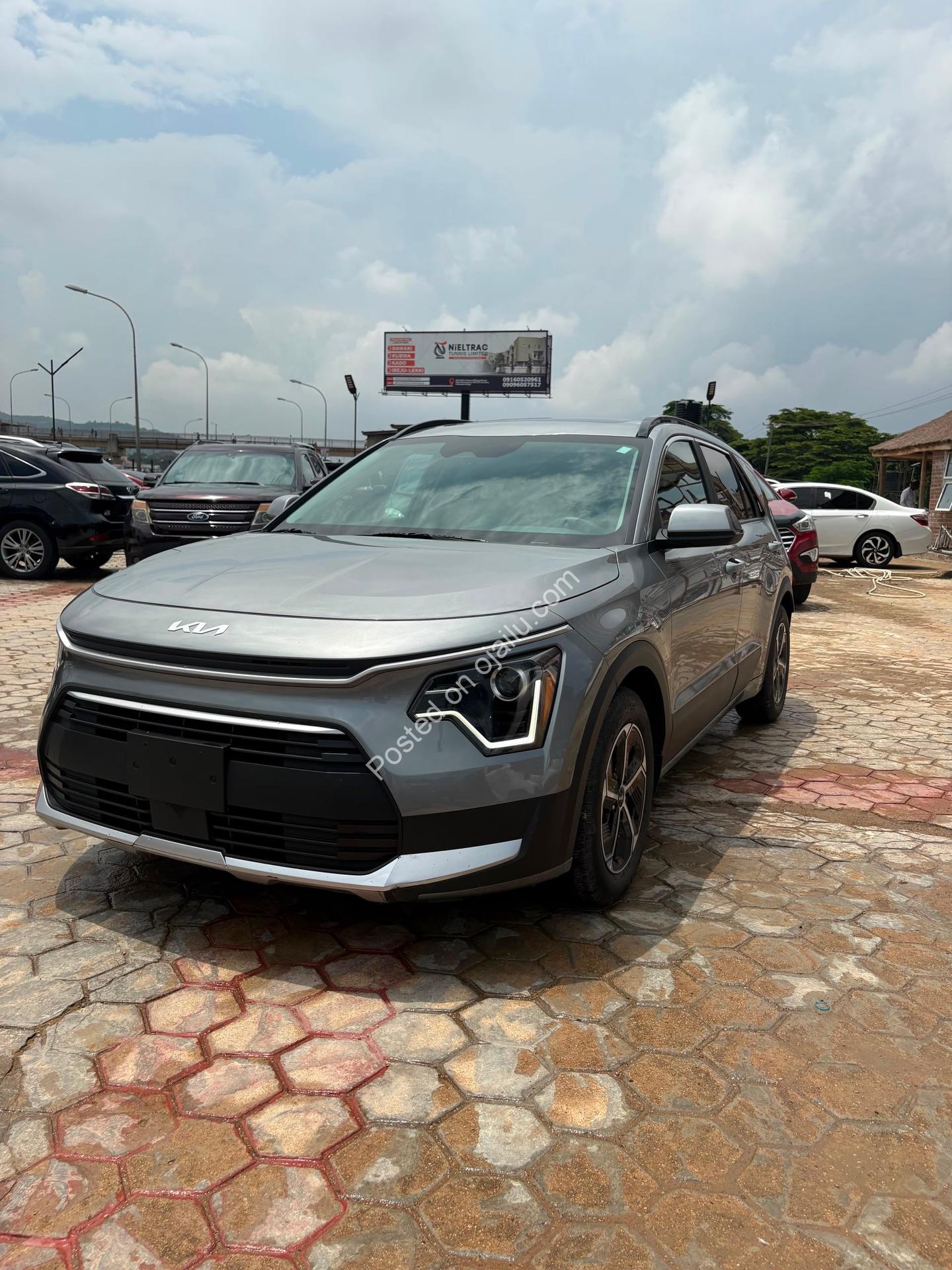 2025 Kia Niro: Brand New & Head-Turning Steel Gray