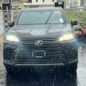 2025 Lexus LX600 – Black Luxury