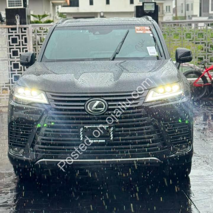 2025 Lexus LX600 – Black Luxury, Twin-Turbo Power